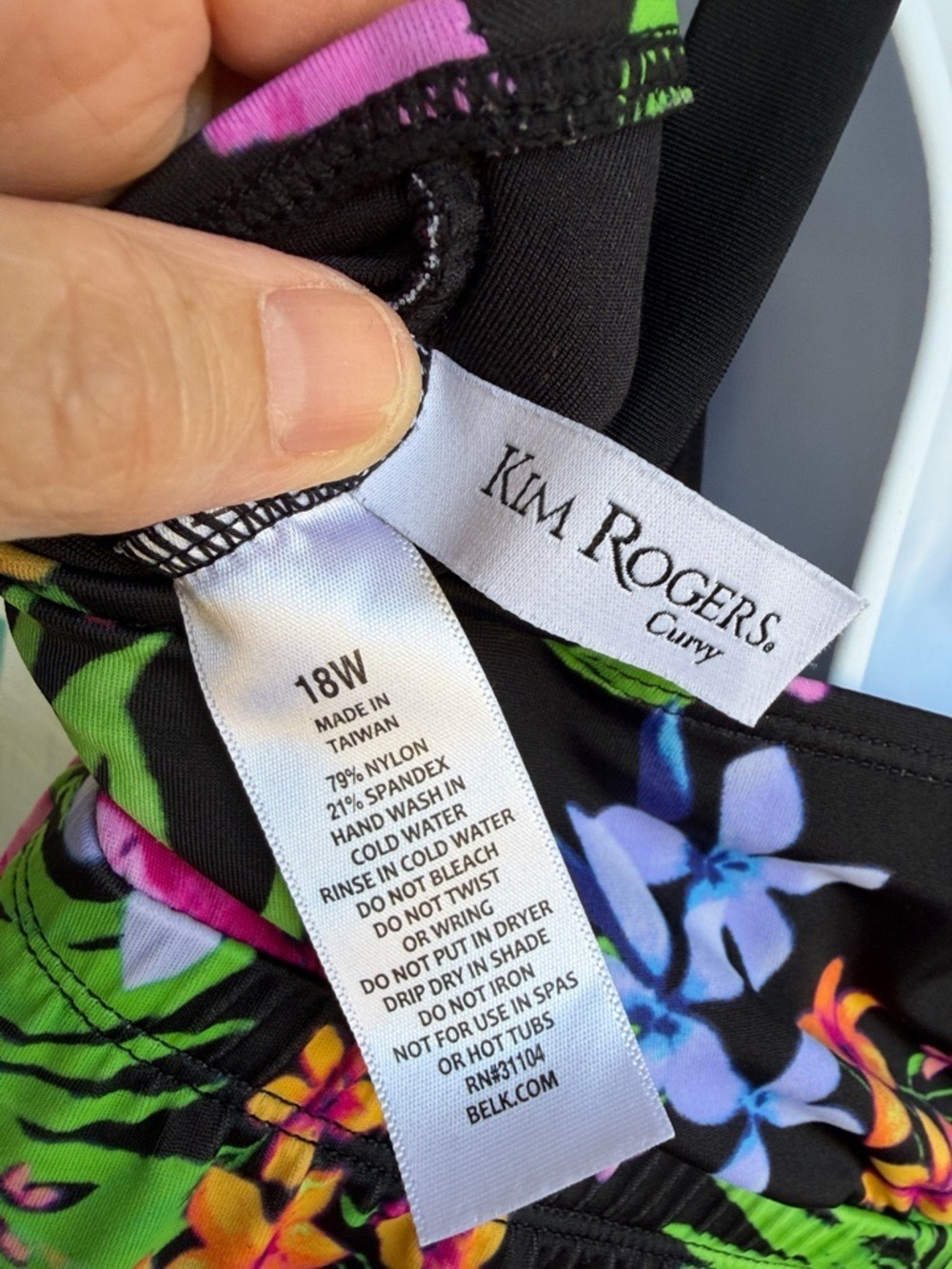 Kim Rogers Curvy Black Tropical Floral Scoop Swim Tankini Top Size 18W Looks New - Picture 7 of 10